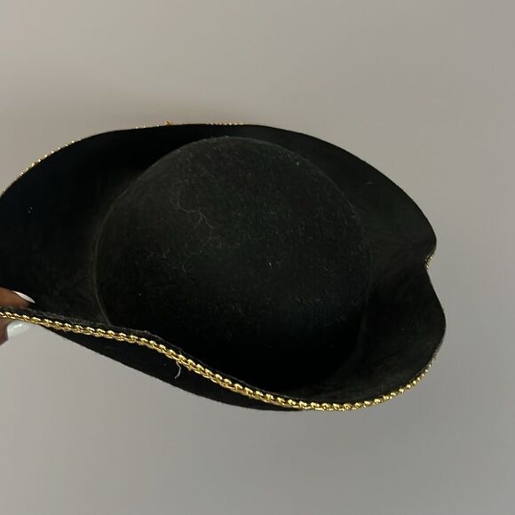 Black Pirate Hat with Skull and Crossbones costume hat - Picture 4 of 6